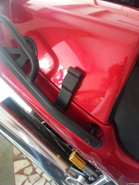 07. LEft Side Lock On Seat Cowl