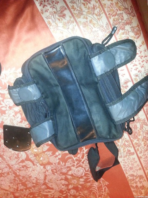 01. Regular Magentic tank Bag