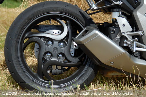 honda-cb-1000-r-monobras.jpg
